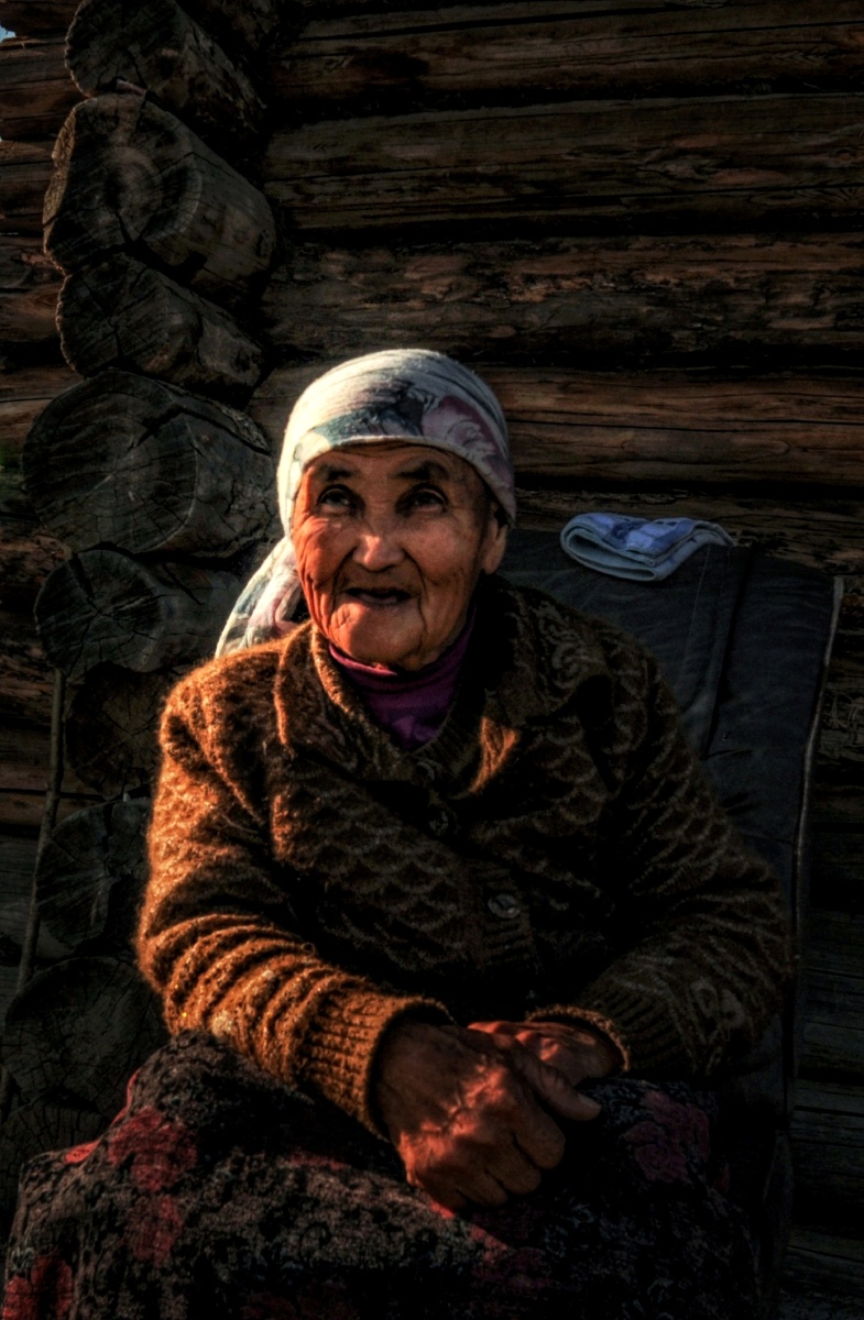 慈祥的图瓦族老奶奶