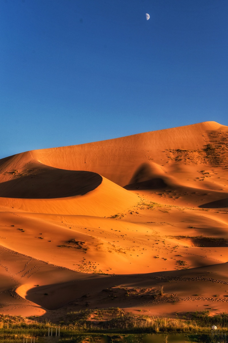 在那金色的沙滩上洒着银色的月光摄于内蒙古巴丹吉林沙漠