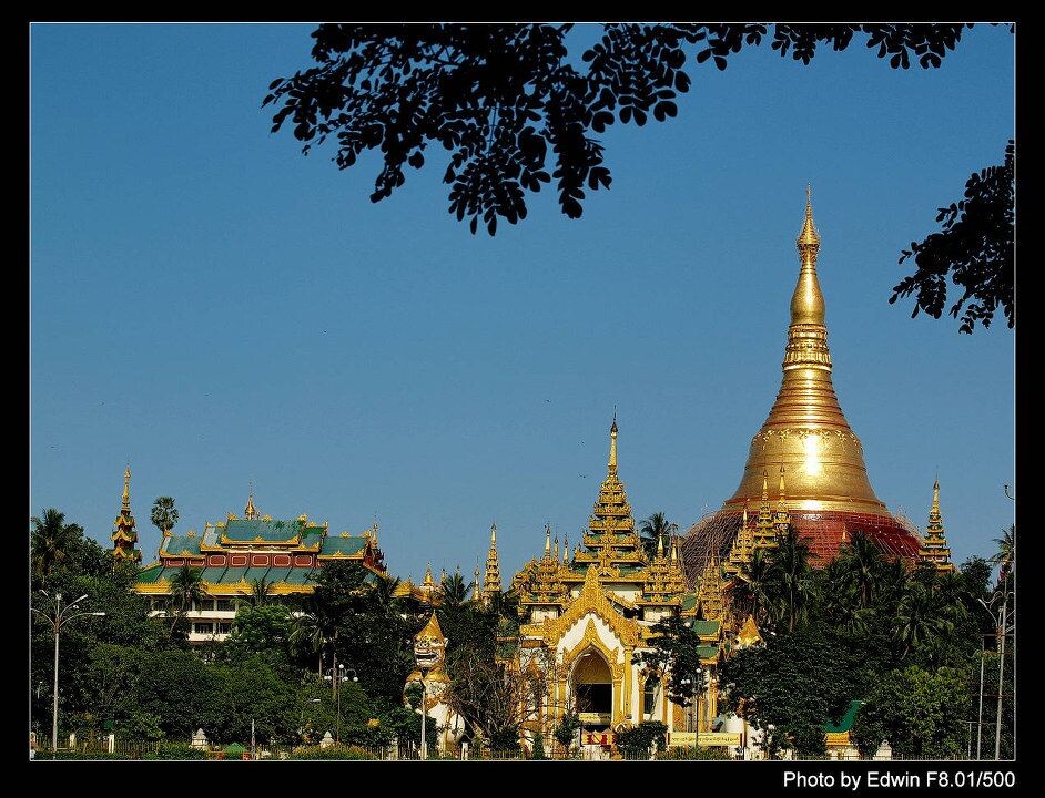 shwedagon pagoda<br />
70 tuns gold and 70 carat Diamond  inside, amazing!