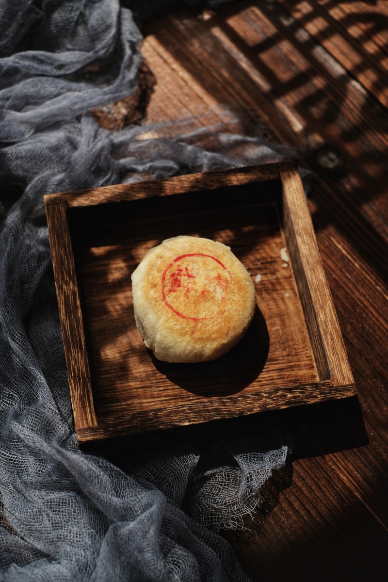 苏式月饼江南味儿太酥了皮都掉了刚出炉的时候最好吃一只都不够我吃