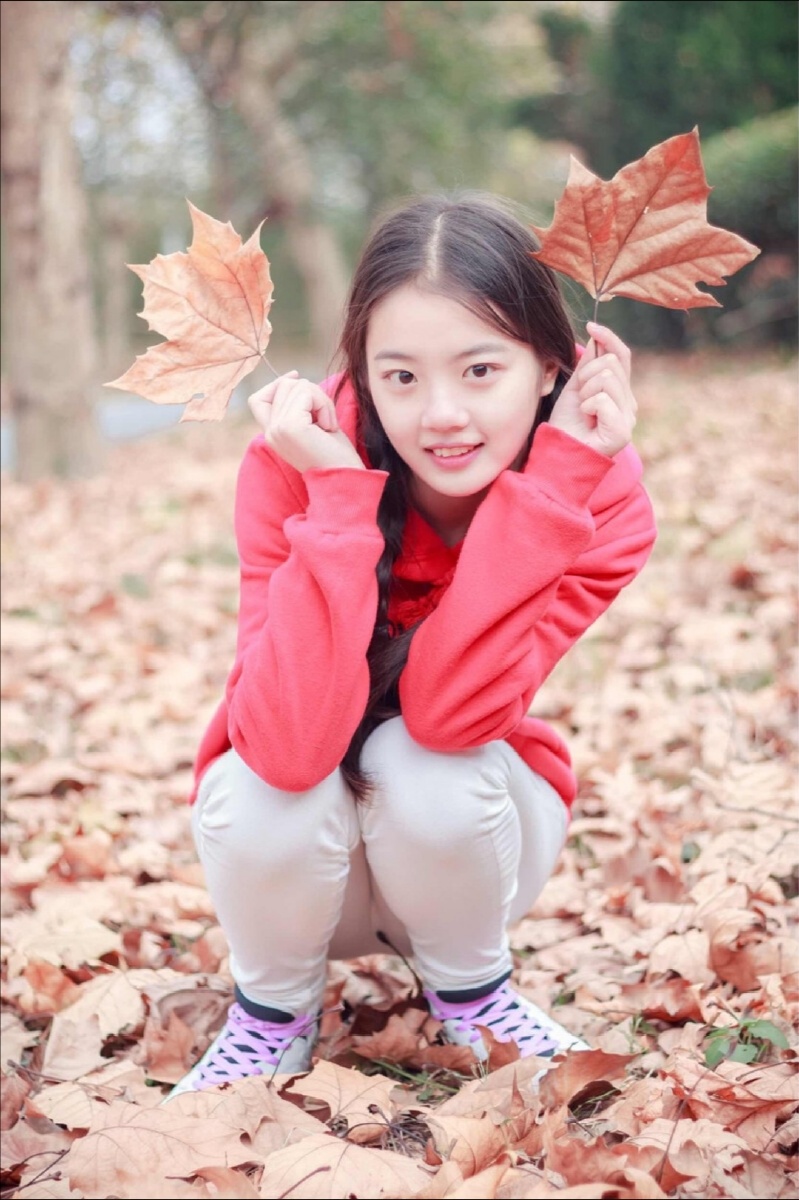 好可爱的红装小美女