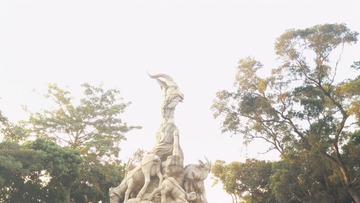 381913