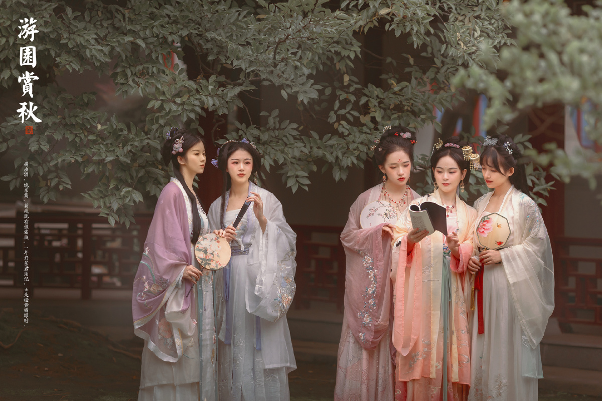 古风群像《游园赏秋》,凉风起,秋意浓浓! - 老六_photo - 图虫