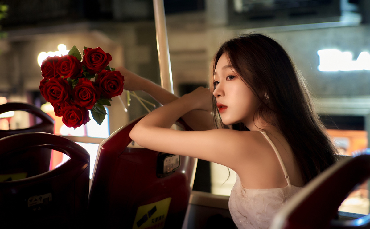 夜景人像电影质感女生情绪写真