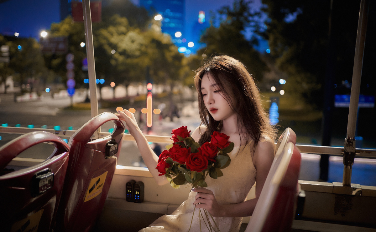 夜景人像电影质感女生情绪写真