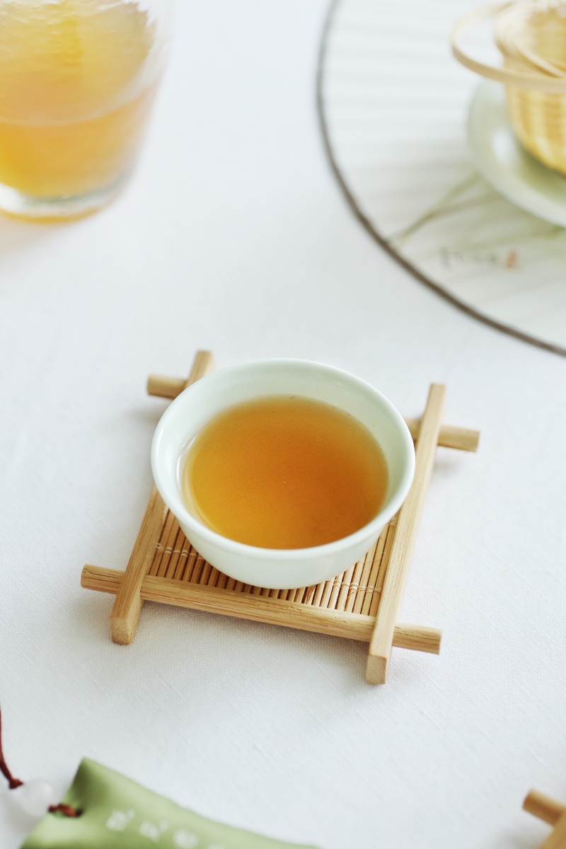 夏至荔枝老白茶日长之至日影短至故曰夏至煮了荔枝老白茶夏安