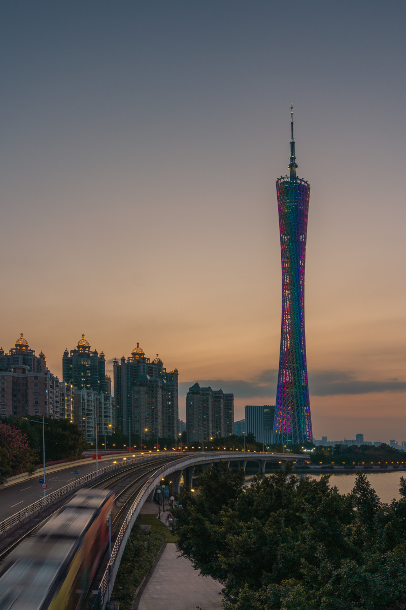 广州塔从夕阳之下至华灯初上