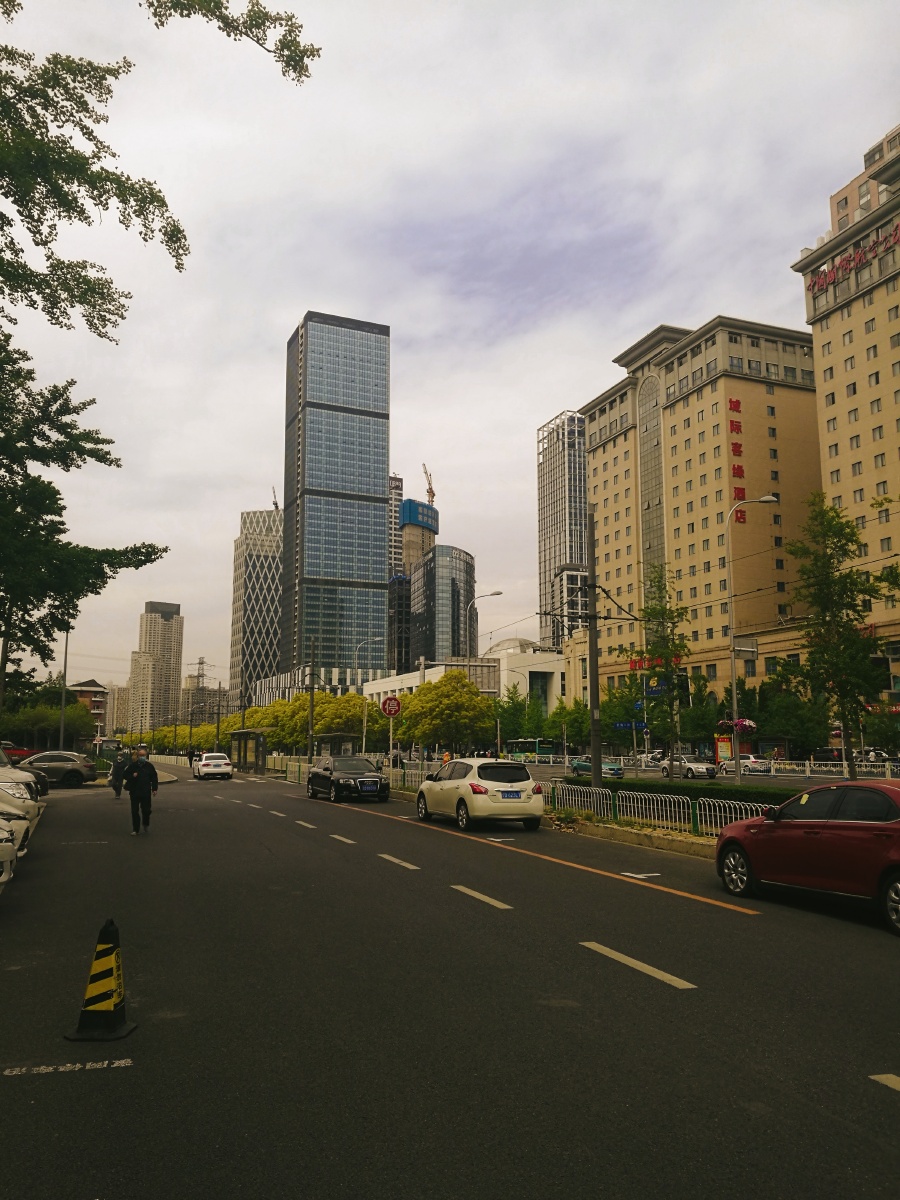 大连兴工街到大连星海广场的街景