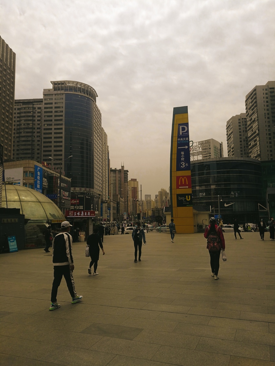 大连兴工街到大连星海广场的街景