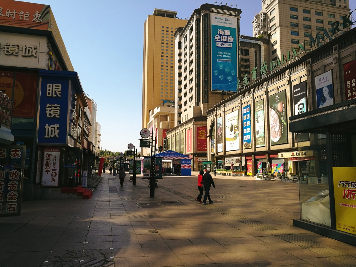 大连青泥洼桥好多年没有来过了还是老样子大连的发展还是太慢了