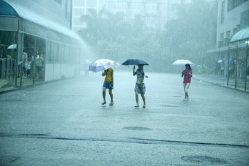 4 冒雨上班