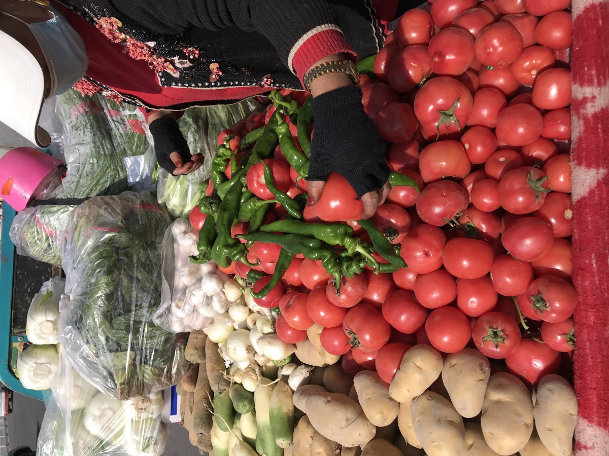 南疆的流动蔬菜摊