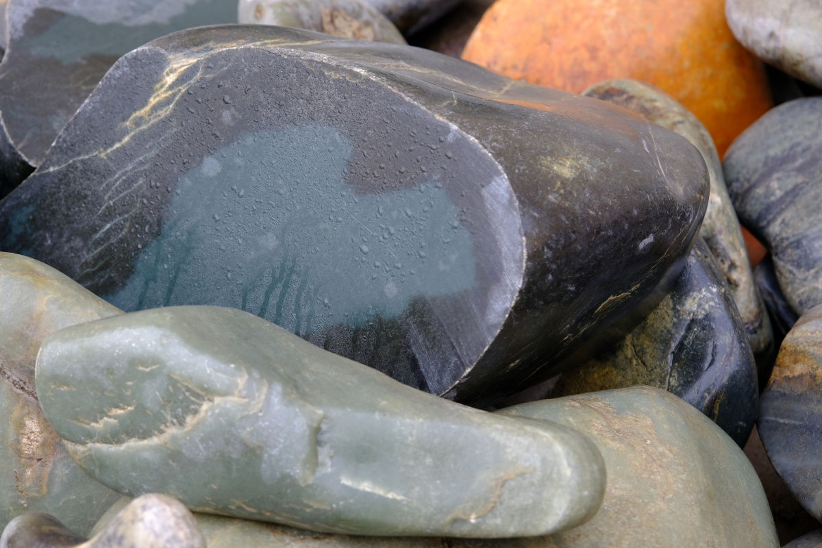 切开的石包玉青玉