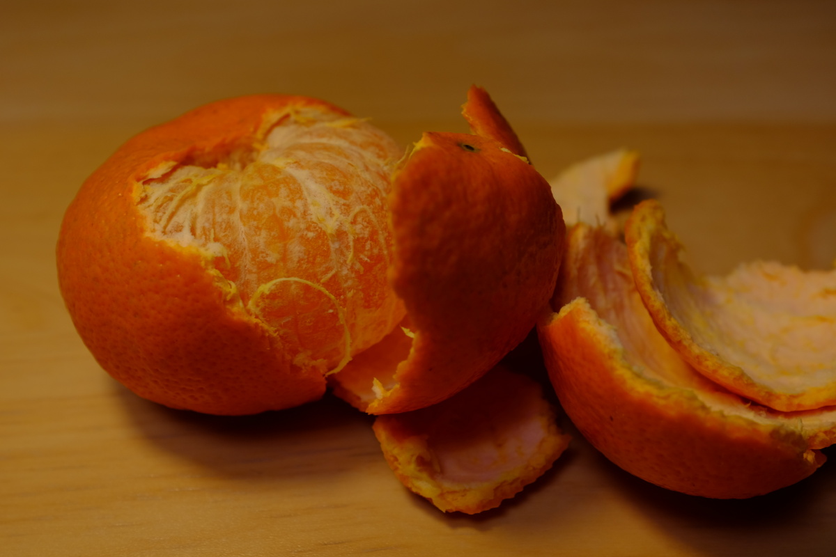 剥开的橘子