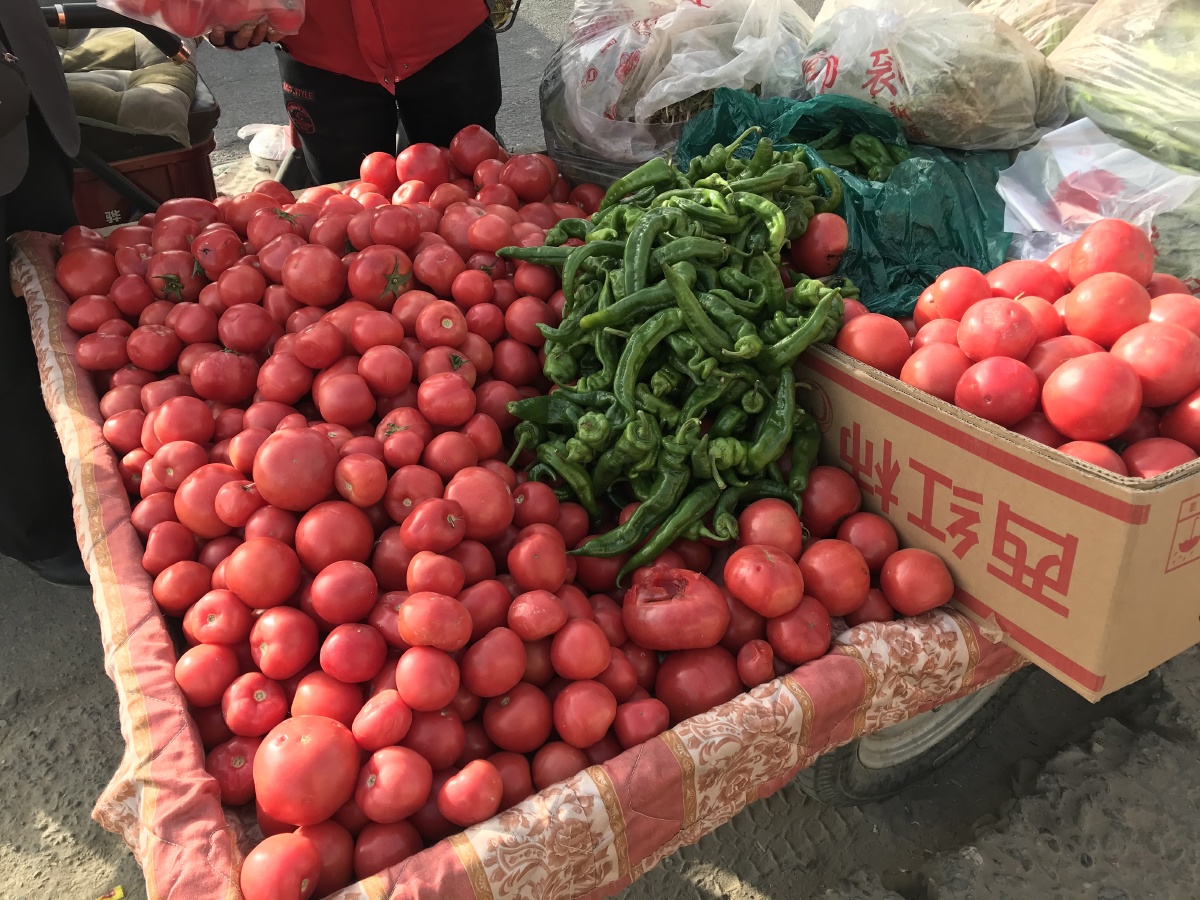 南疆的流动菜摊