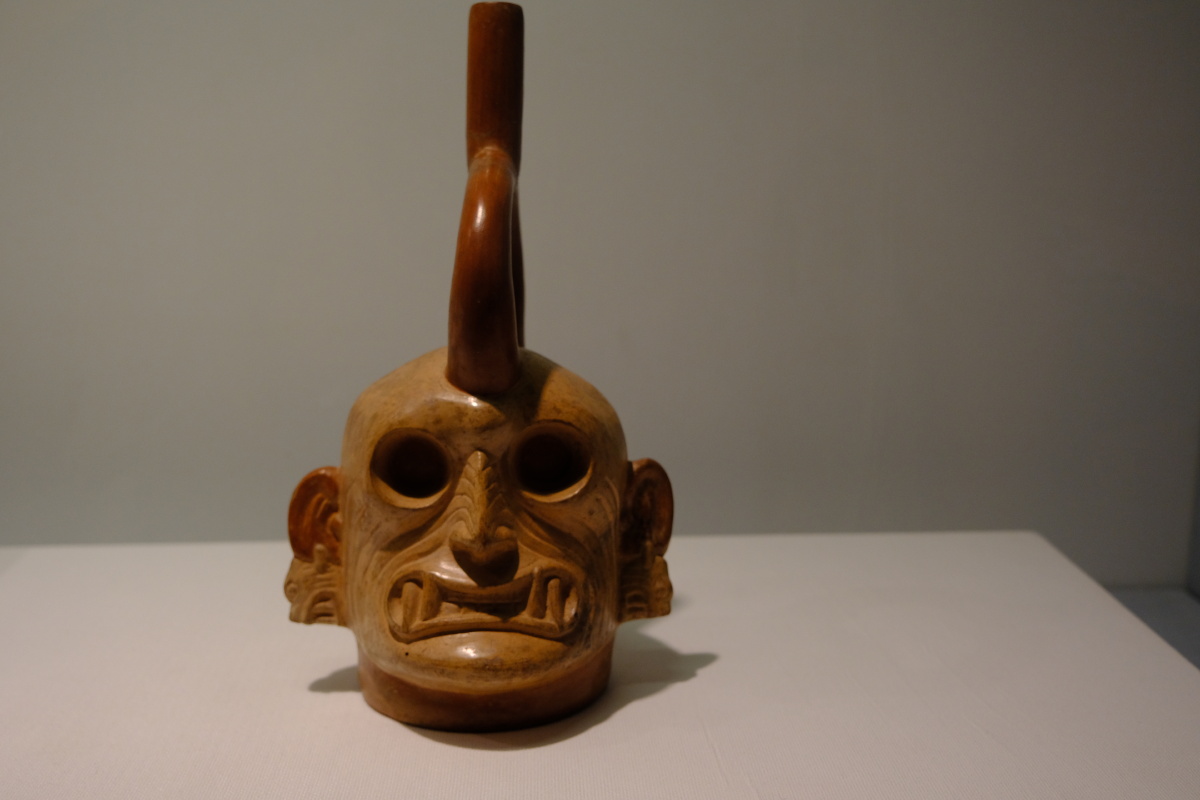 獠牙骷髅形陶瓶秘鲁安第斯文明莫切文化