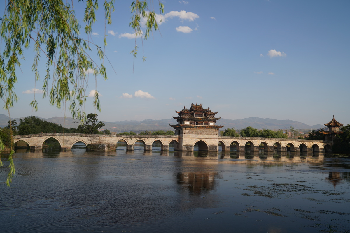 建水城西石拱桥双龙桥又称十七孔桥