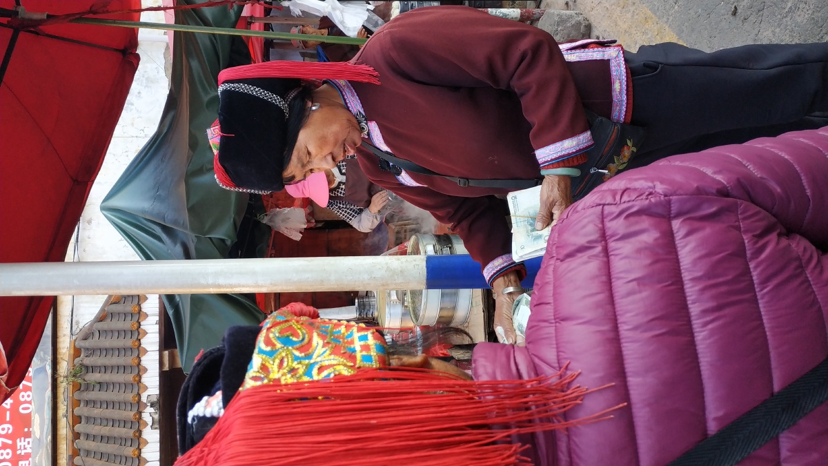 墨江哈尼族妇女