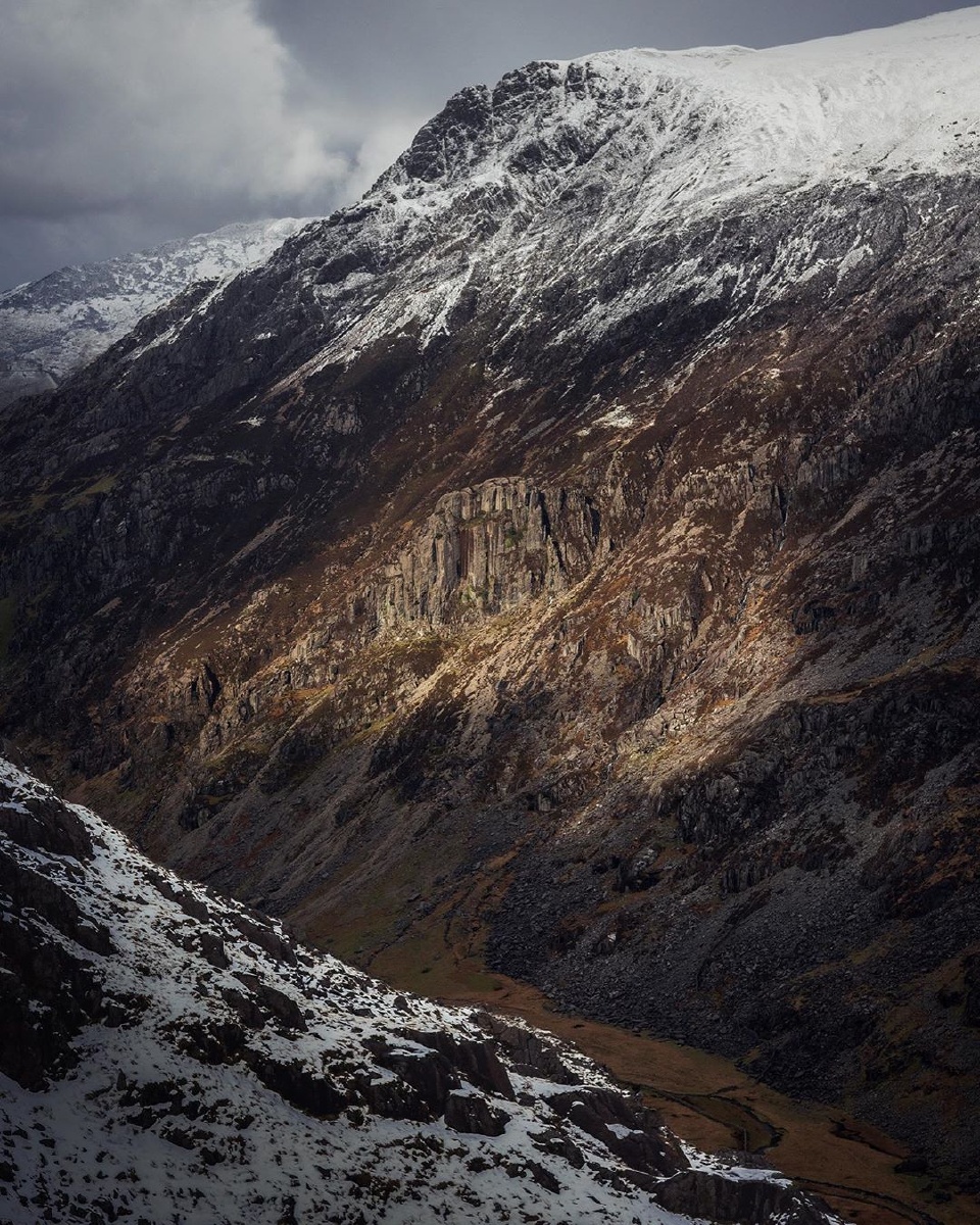 welshmountainsandstormyskies61snowdonianationalparkwales61