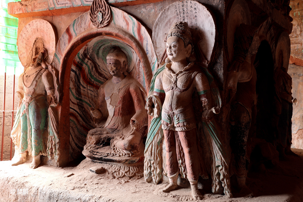 到了张掖马蹄寺石窟群金塔寺特窟就像蜜蜂掉在花丛里,非常幸福,精湛的