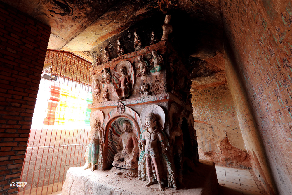 到了张掖马蹄寺石窟群金塔寺特窟就像蜜蜂掉在花丛里,非常幸福,精湛的