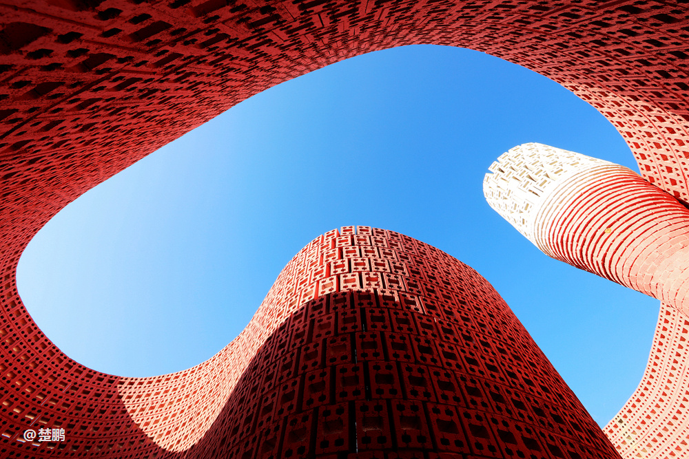 蚁工坊是艺术家罗旭的倾心之作所有建筑群都按照陶文化脉络展开拥有