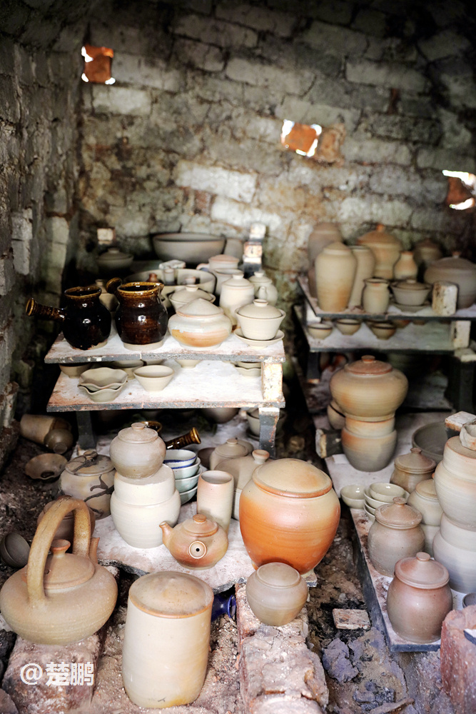 腾冲土与火的艺术②传统的窑子加上繁琐的手工工序成就一场土与火的
