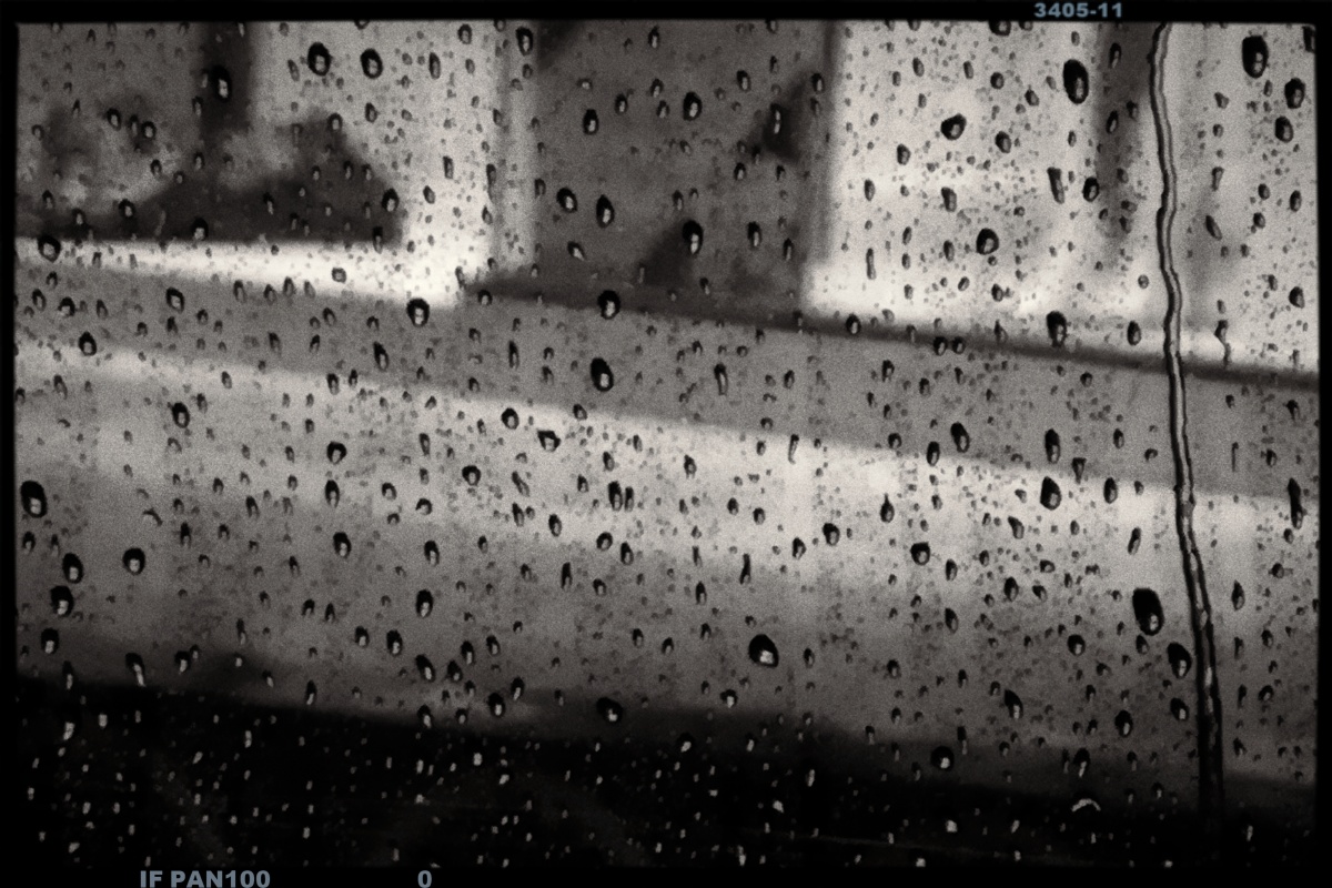 下雨就像雨水一样的黑白心情