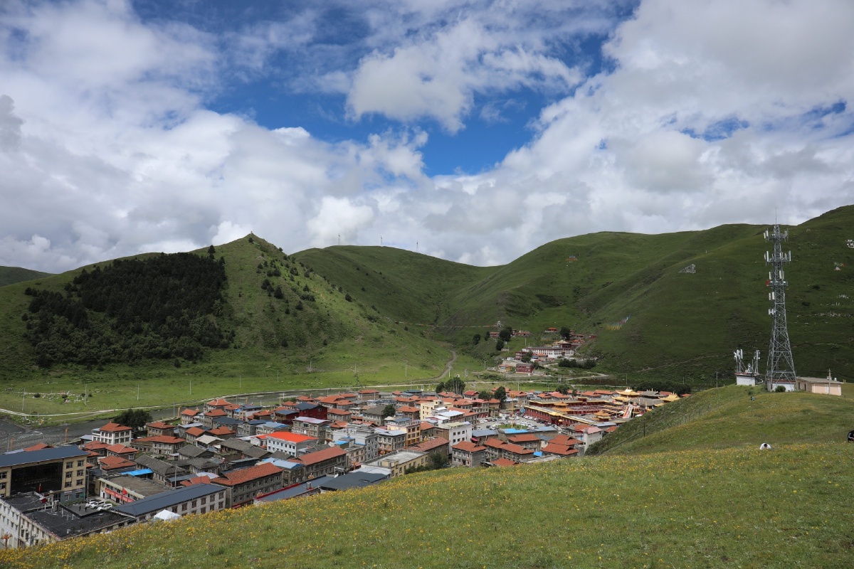 阴转晴俯瞰塔公镇