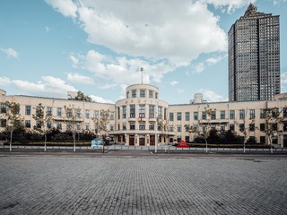 31982