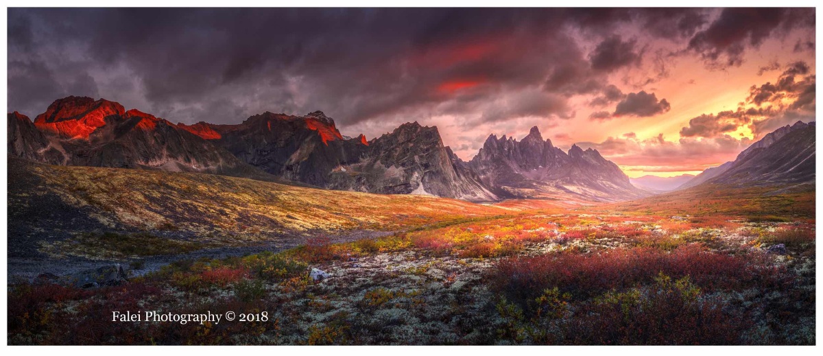 2017年深秋拍摄于加拿大育空墓碑山腹地的无人区