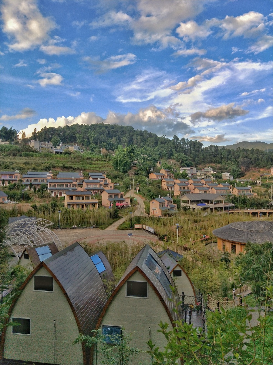 秘境谷森林小镇 在距离临沧10多公里的立景阁背后,藏着一处秘境谷森林