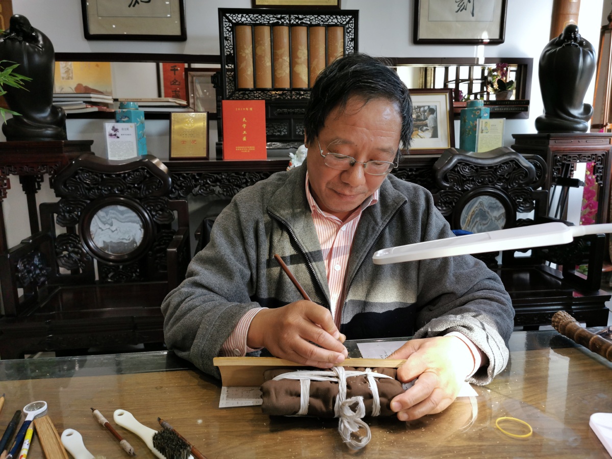 留青竹刻邵大师和他的关门弟子