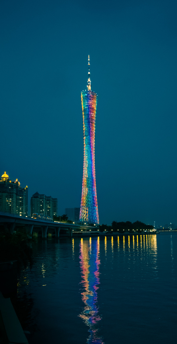 珠江新城广州塔小蛮腰夜景黑金雷电慢快门