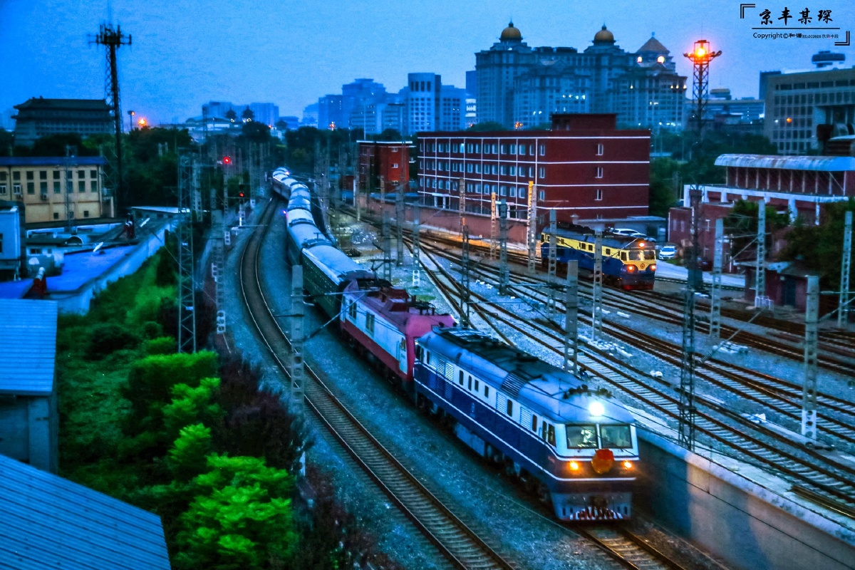 df110160"青年文明号"和ss9g0175担当0k7781次北京站发车