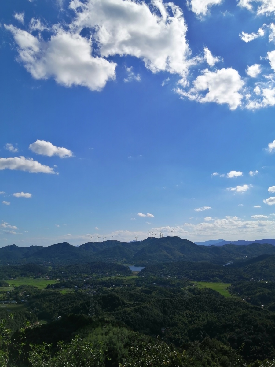 乌石峰易爬不高但风景开阔可见南岳也见市区