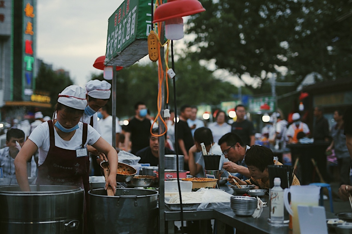 去夜市消化一天里的不愉快咸阳汇通面馆夜市二