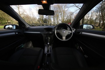 irix_11mm_f4_firefly_car_interior_1488796538[1]