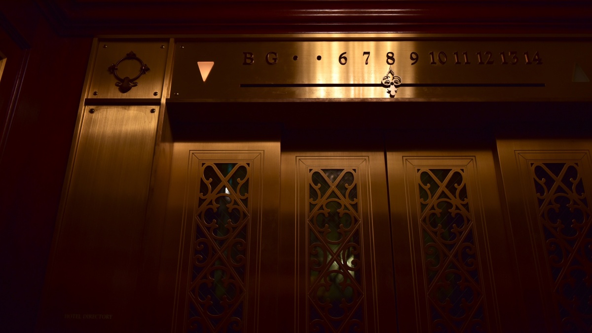 指针式的复古电梯