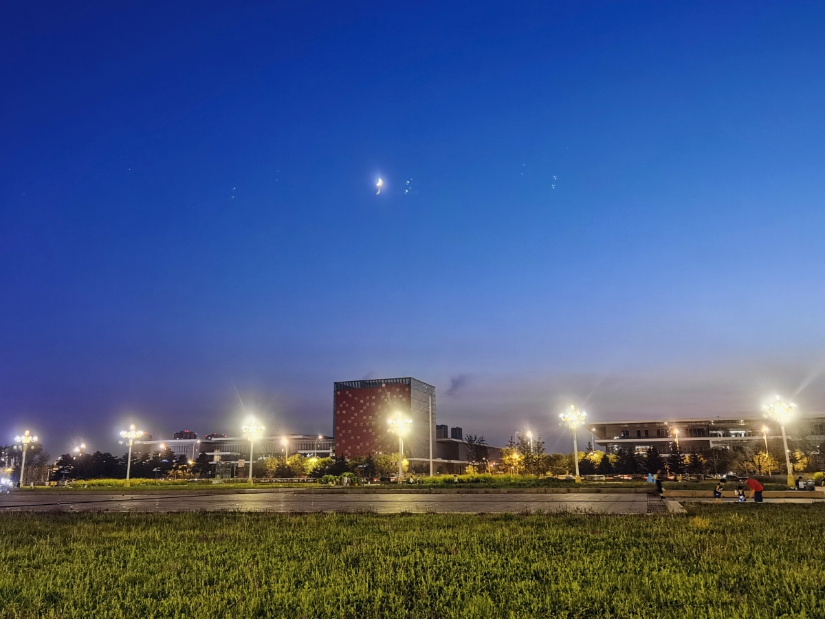 沈阳中央公园散步看看夜景