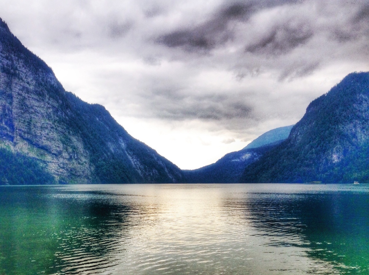 水光山色接天碧