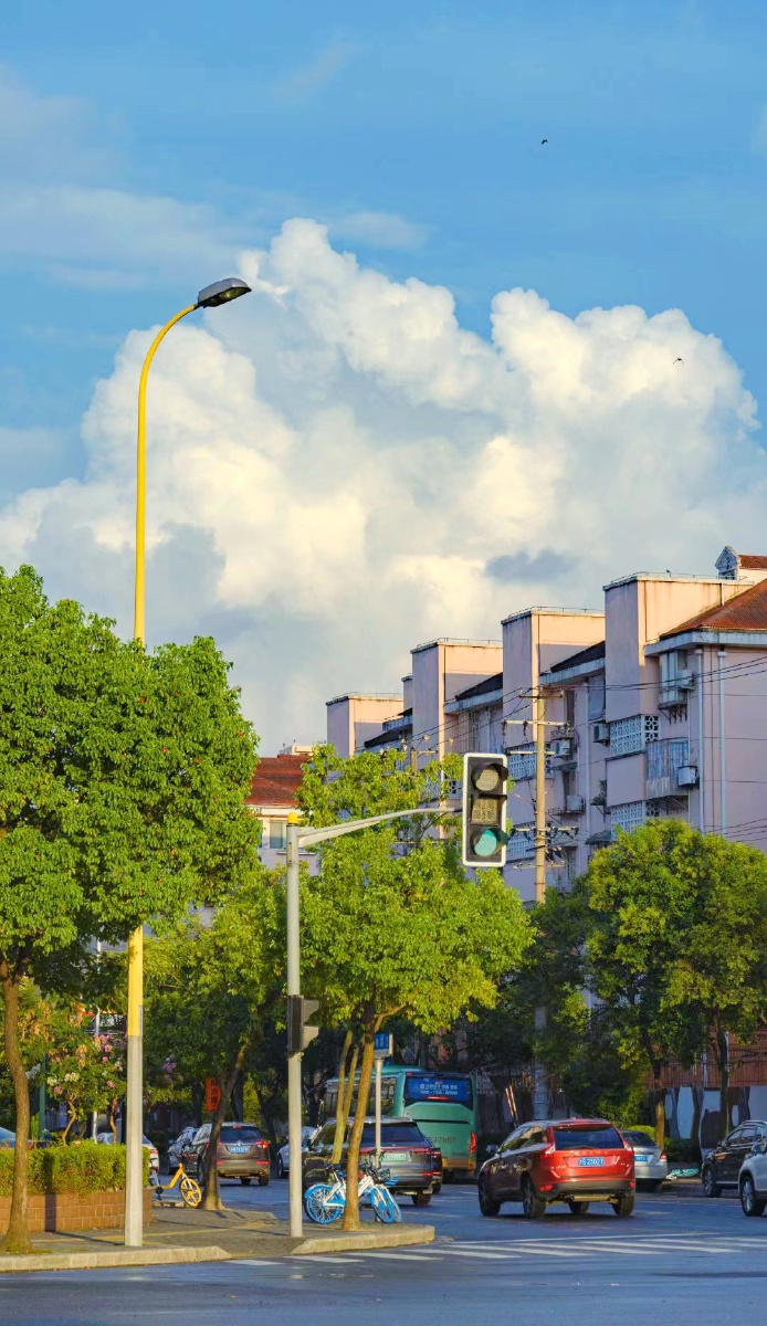 昨日青空街道天空颜色马路扫街