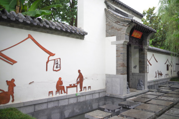 合肥园博园济南园内墙面上写意的装饰画