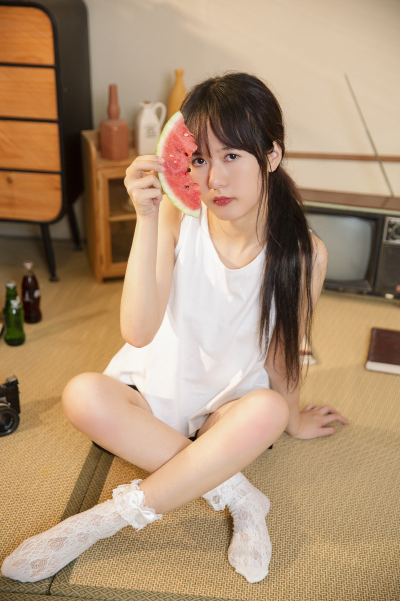 夏日限定18岁的日式少女西瓜写真来啦