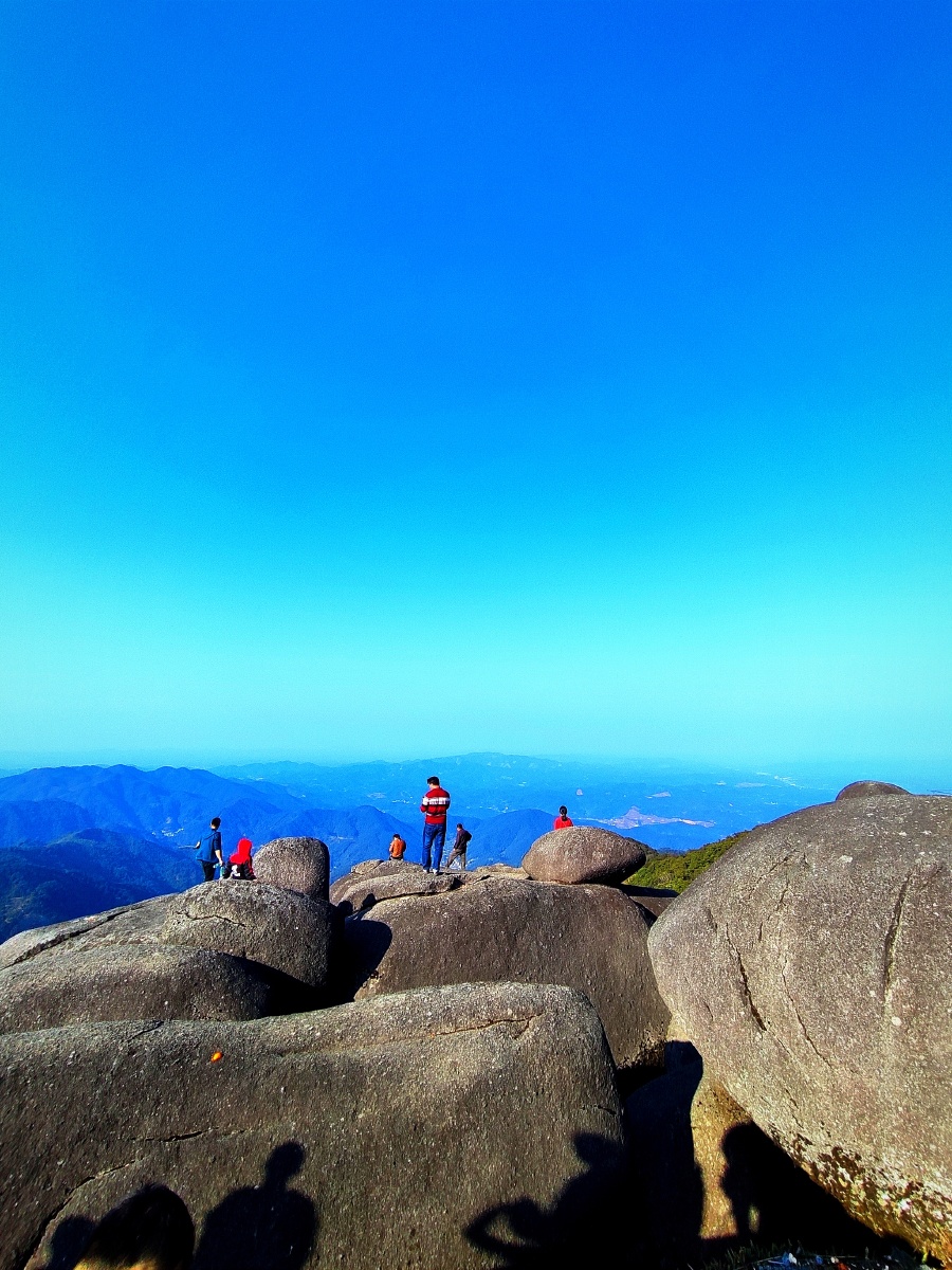 《大容山森林公园》这是一片未开发的原始森林,山路十八弯,景色怡人!