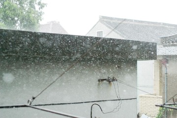 瞬间的雨滴