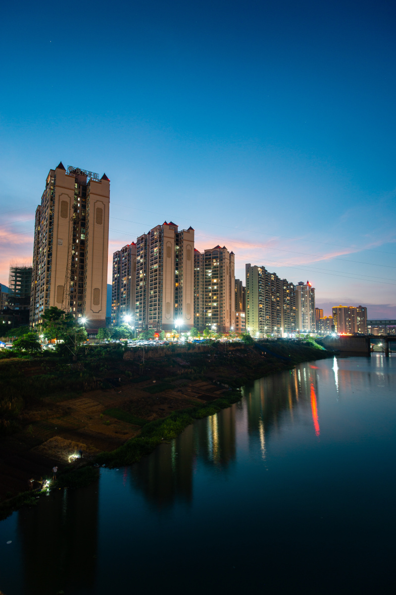 郁江江边夜景