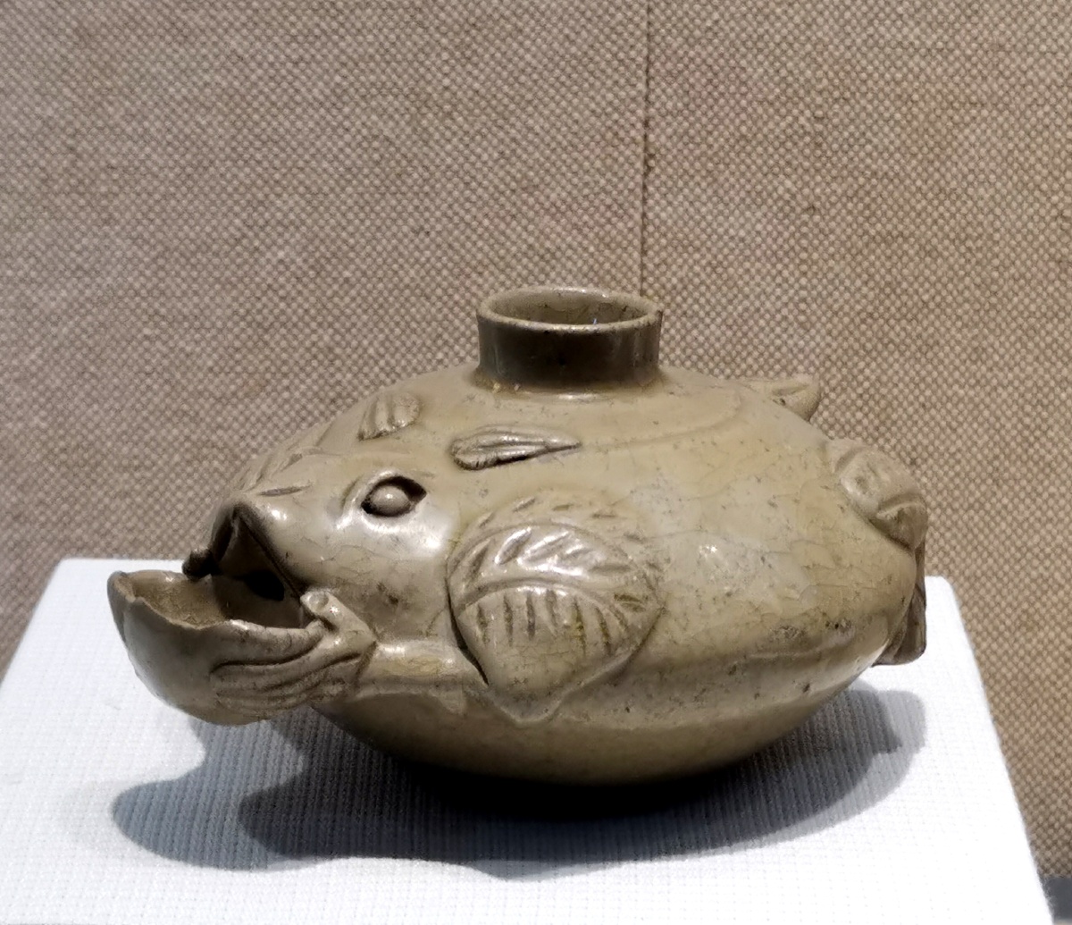 三国青瓷蛙形油灯