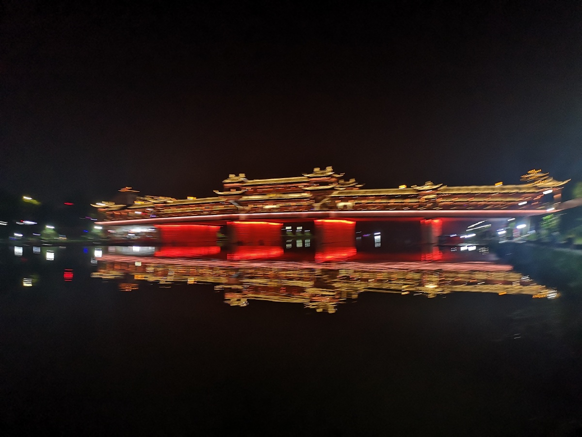 宁波宁海廊桥夜景五彩缤纷