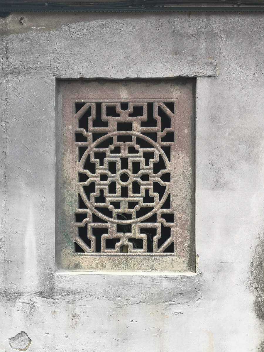 古代石窗这种石窗很别致老百姓因地取材又融入了民俗元素有特色